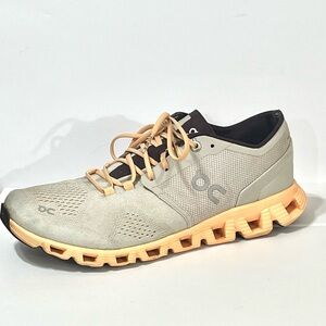 On Running Cloud x Cloudrunner Helion Grey / Peach Running Shoes Sz 9.5.